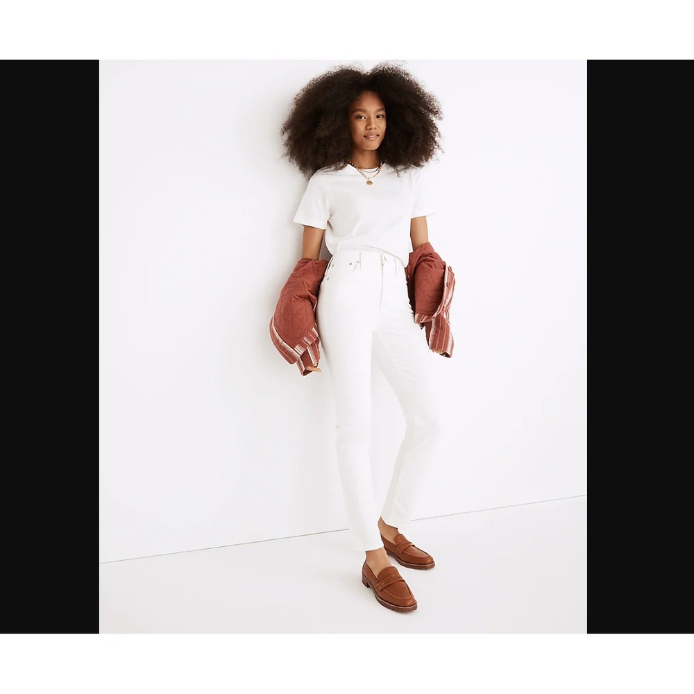 High-Rise White Women's Jeans - Clean Straight Fit